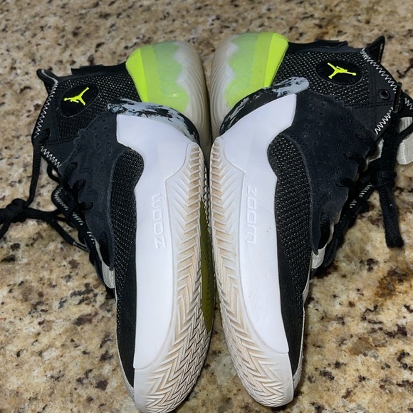 Jordan React Elevation Black Volt - Picture 4 of 10